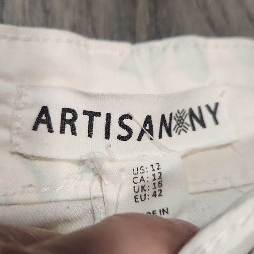 Artisan NY Ivory Aqua Roses Shorts - Picture 4 of 6